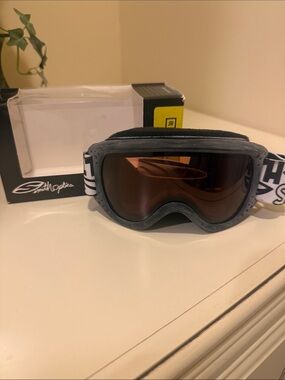 Smith Optics Gray Frame Ski Goggles with Brown Tinted Lens ( Junior Series )
